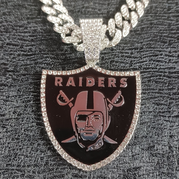 NFL Las Vegas Raiders 20 Inch Necklace Pendant Cuban Chain Link Football Jewelry - Picture 2 of 6